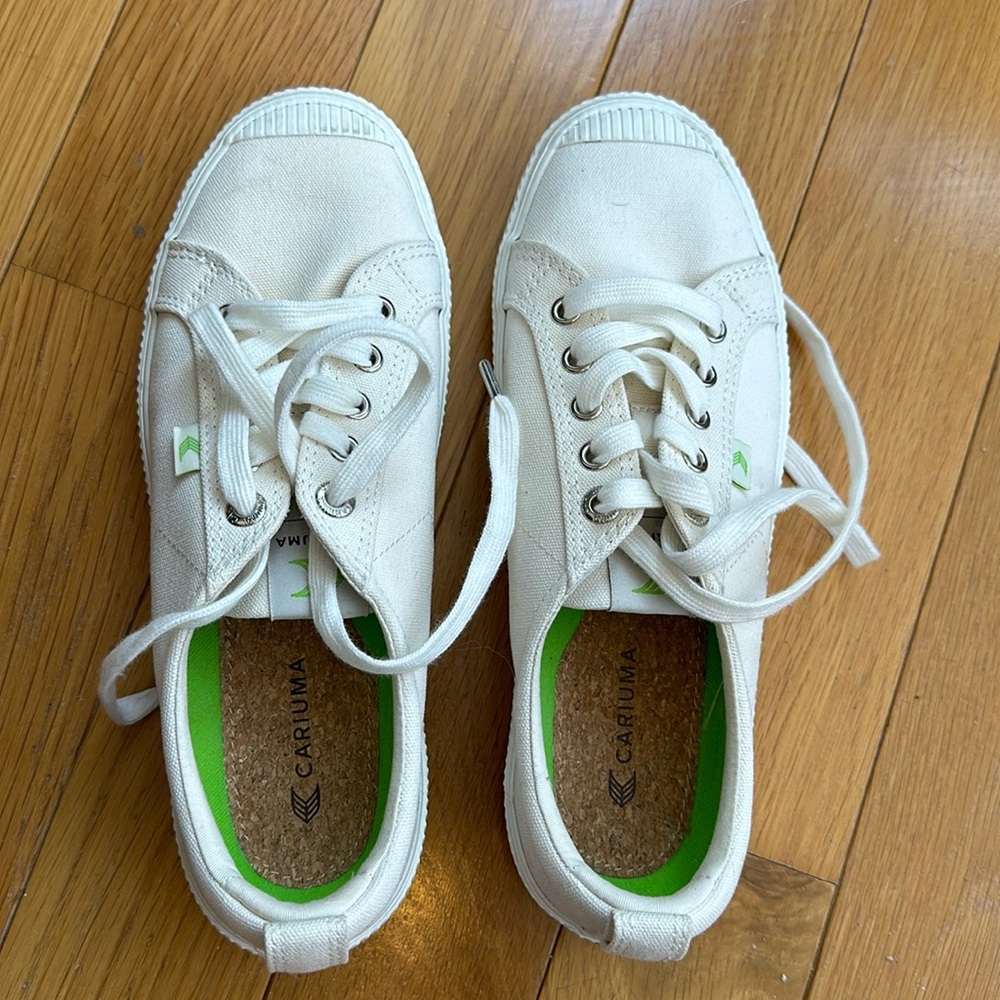 New Cariuma Off-White Canvas OCA LOW Sneakers Size 8.5M